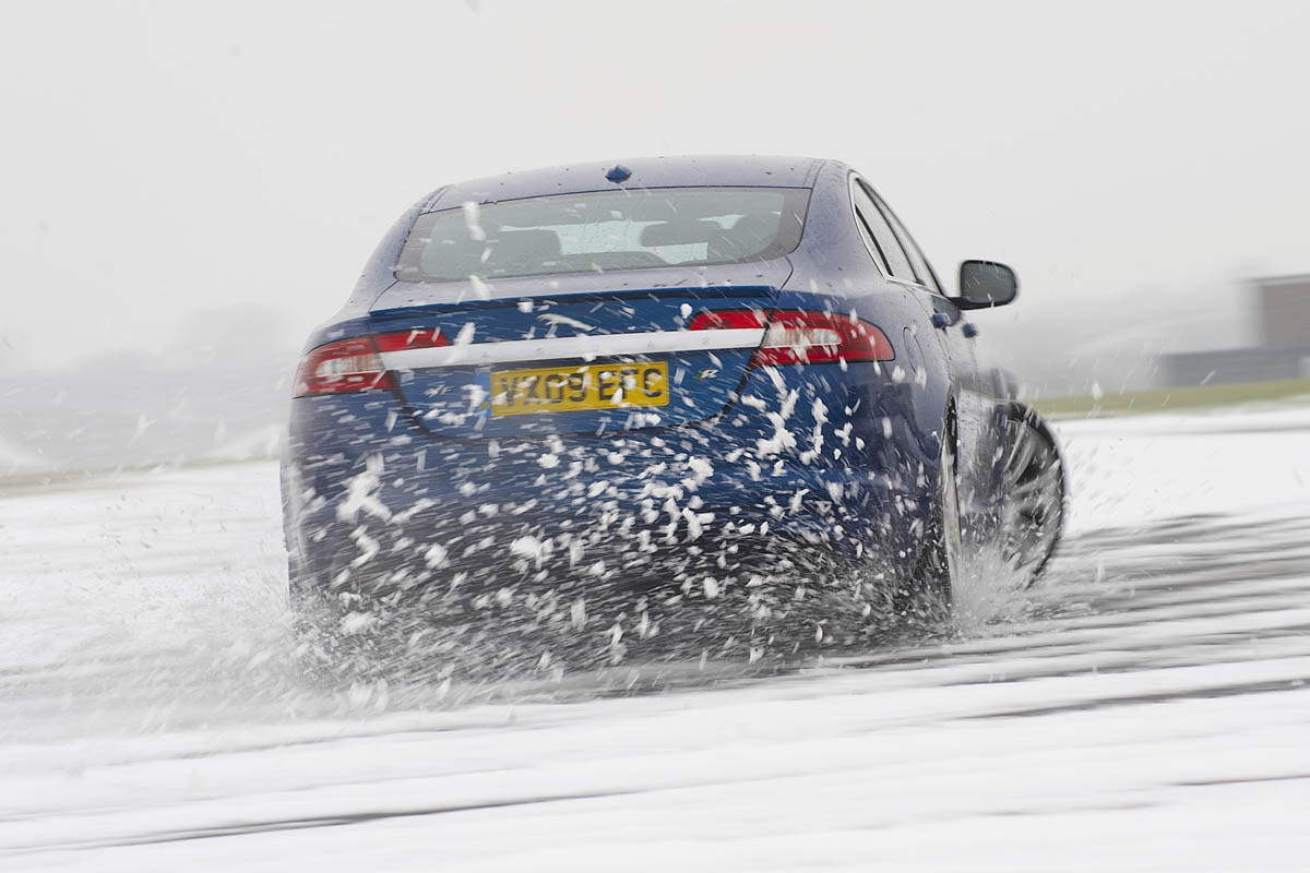 Jaguar XFR winter tyre test