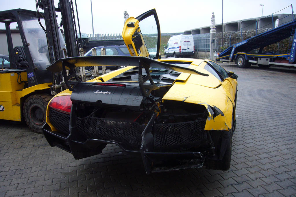Lamborghini Murcielago LP670-4 SV crash