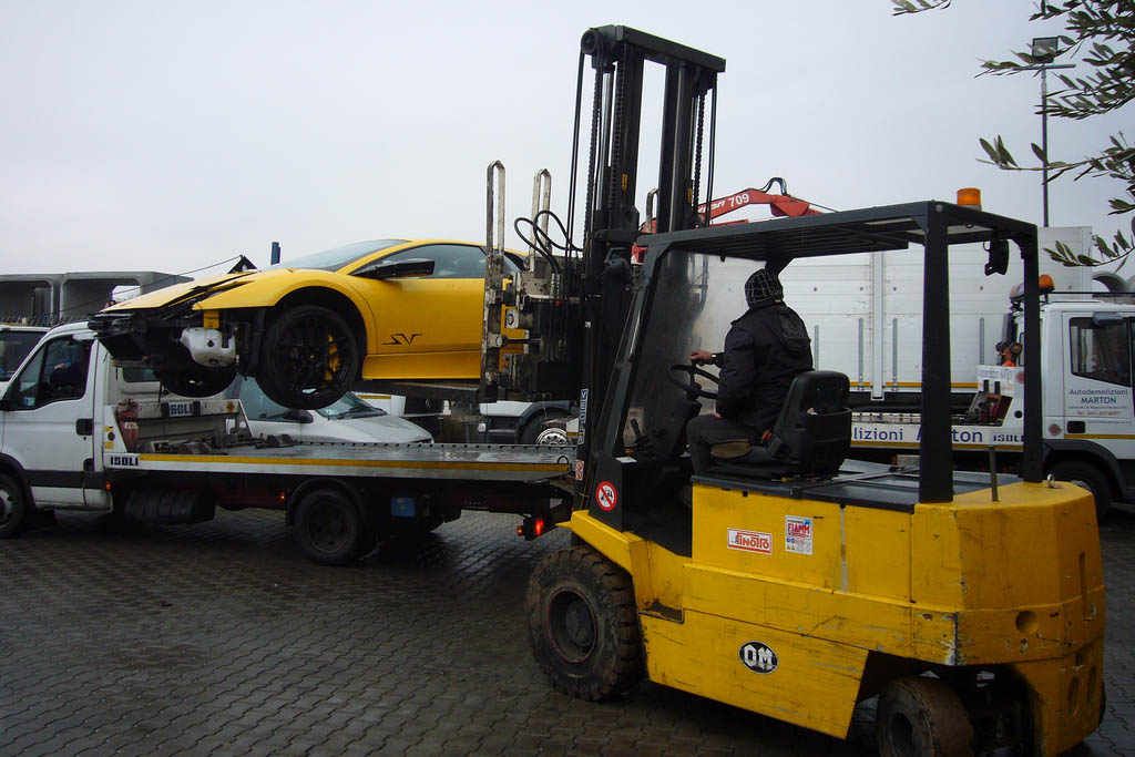 Lamborghini Murcielago LP670-4 SV crash