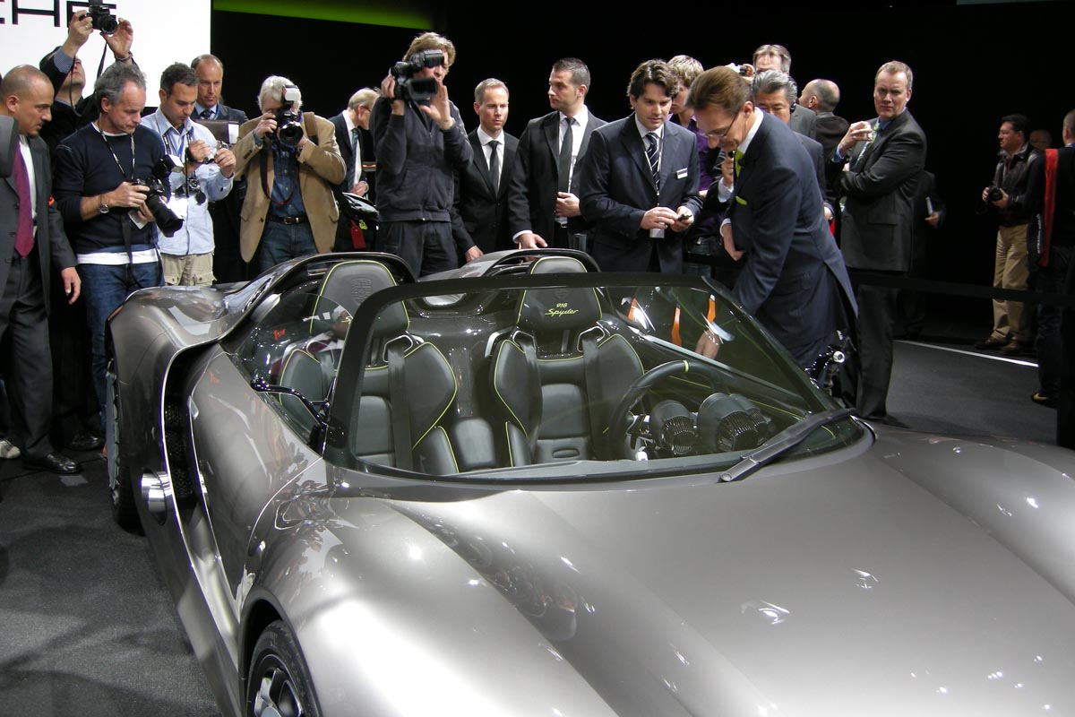 918 crowd