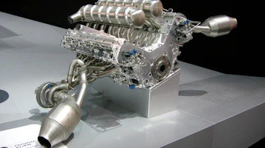 Peugeot 908 engine