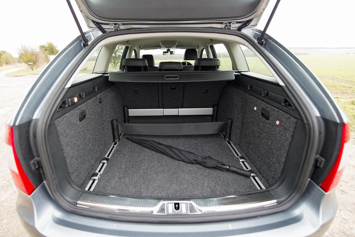 Skoda Superb estate boot space load bay