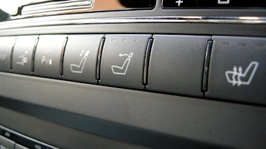 Mercedes E-Class Cabrio dash buttons