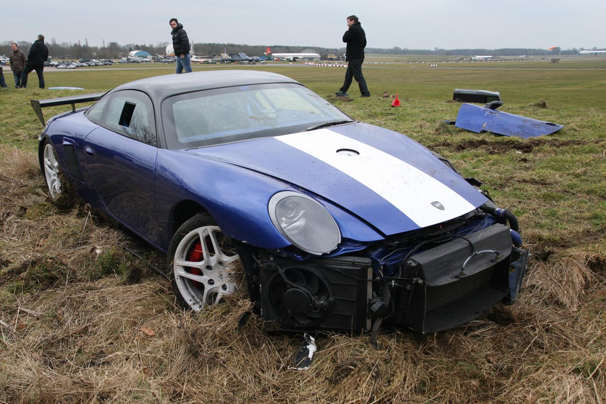 crashed 9ff GT9R front