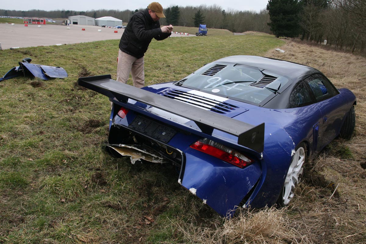 crashed 9ff GT9R rear with bloke