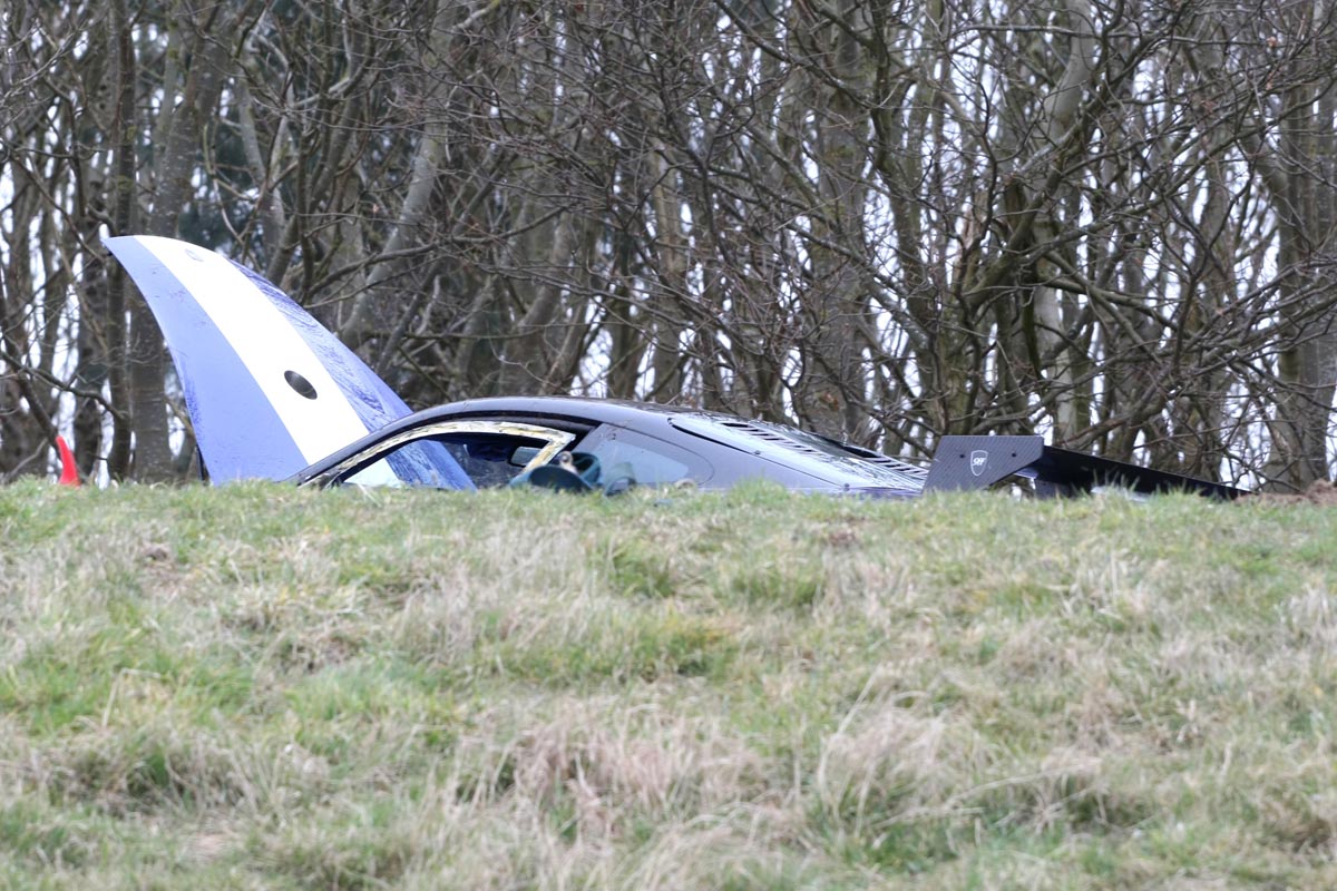 crashed 9ff GT9R over crest