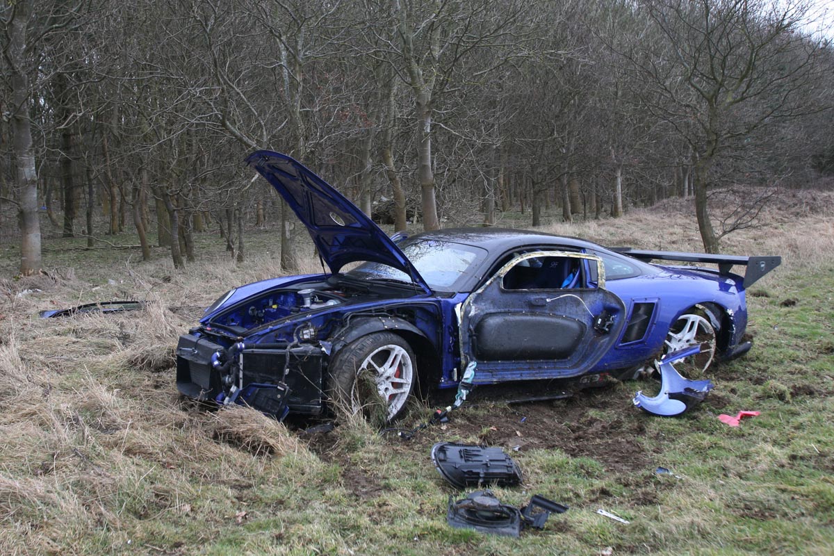 crashed 9ff GT9R front 3/4