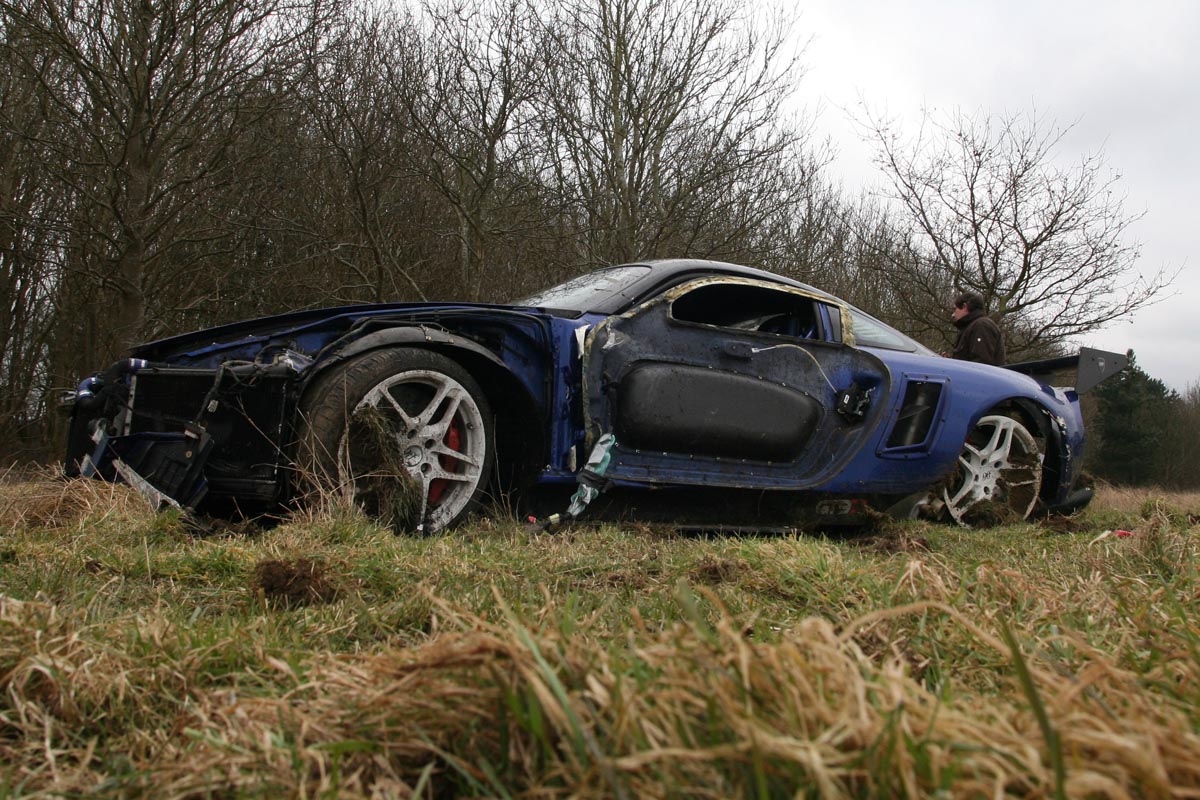 crashed 9ff GT9R low side