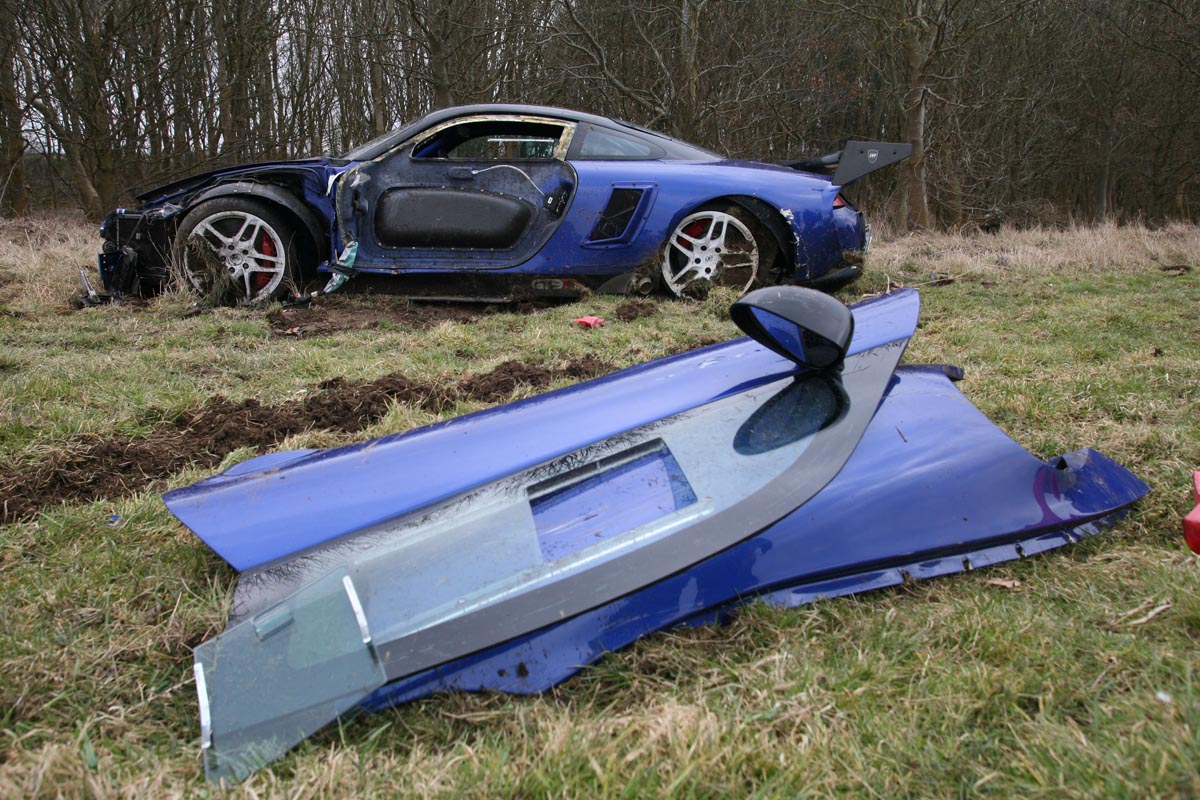 crashed 9ff GT9R with door