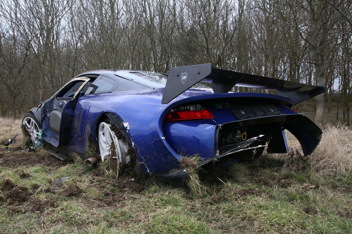 crashed 9ff GT9R low rear