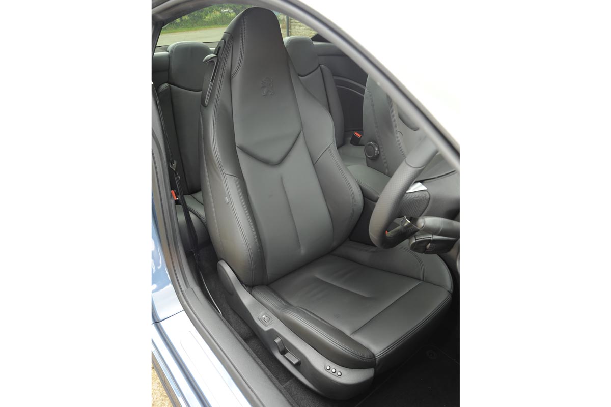 Peugeot RCZ seat