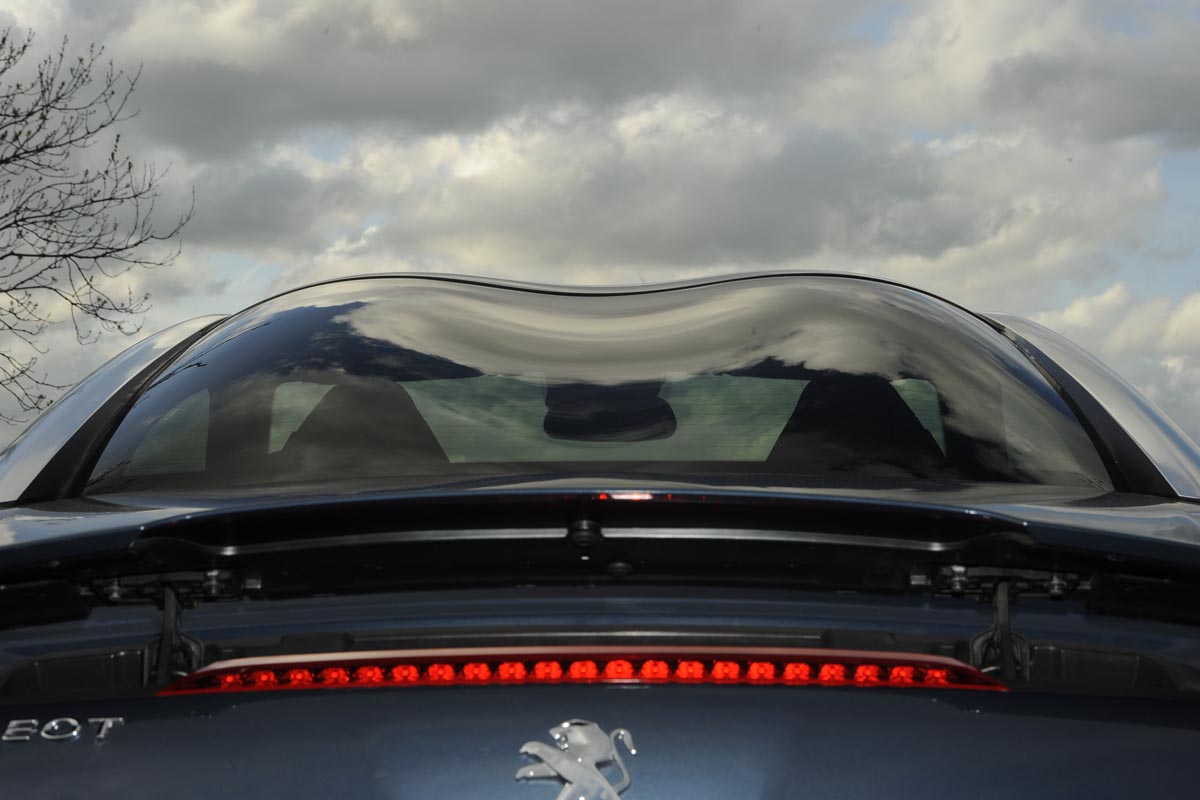Peugeot RCZ roof
