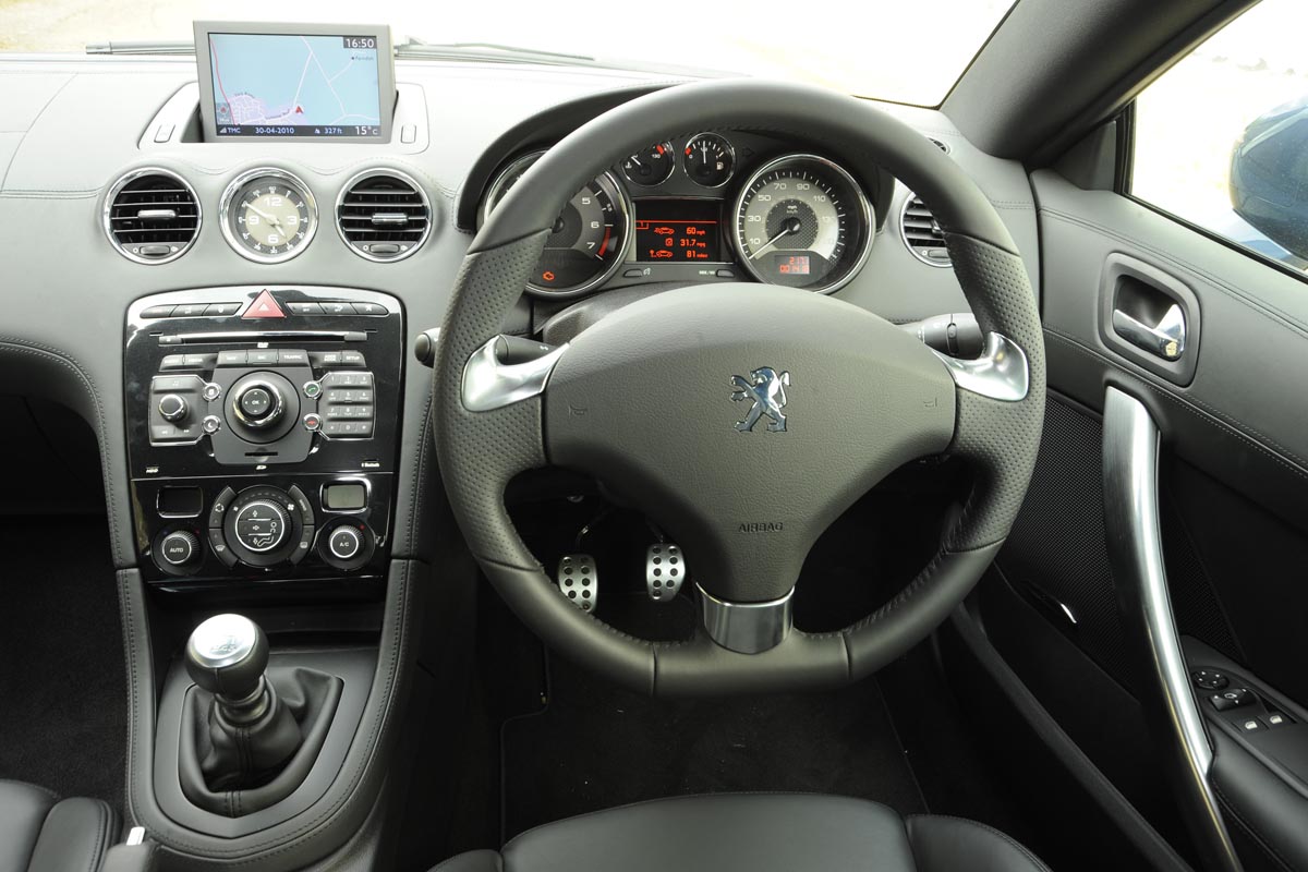 Peugeot RCZ dash