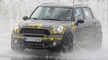 Mini Countryman water splash
