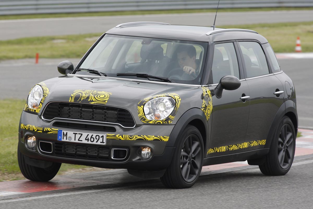 Mini Countryman front corner kerbs