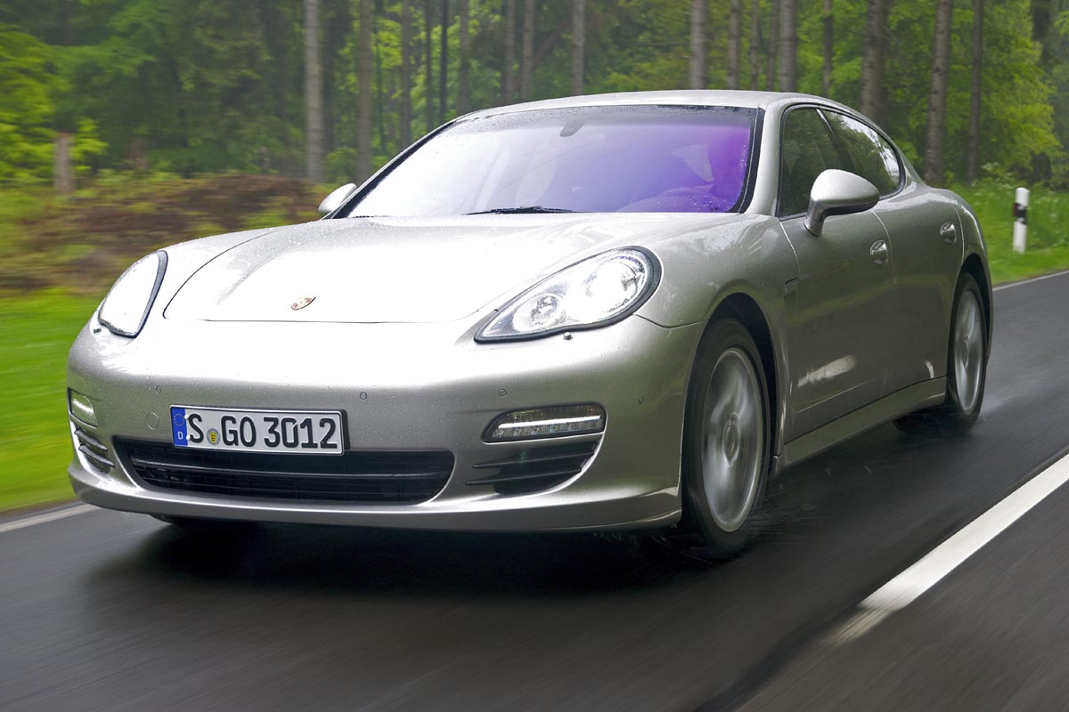 Porsche Panamera V6 front tracking