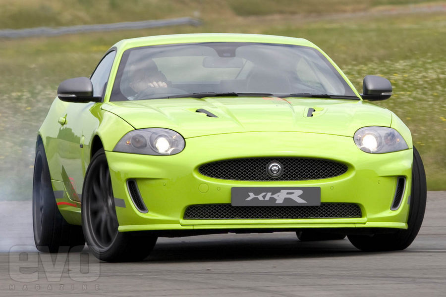 Jaguar XKR drift