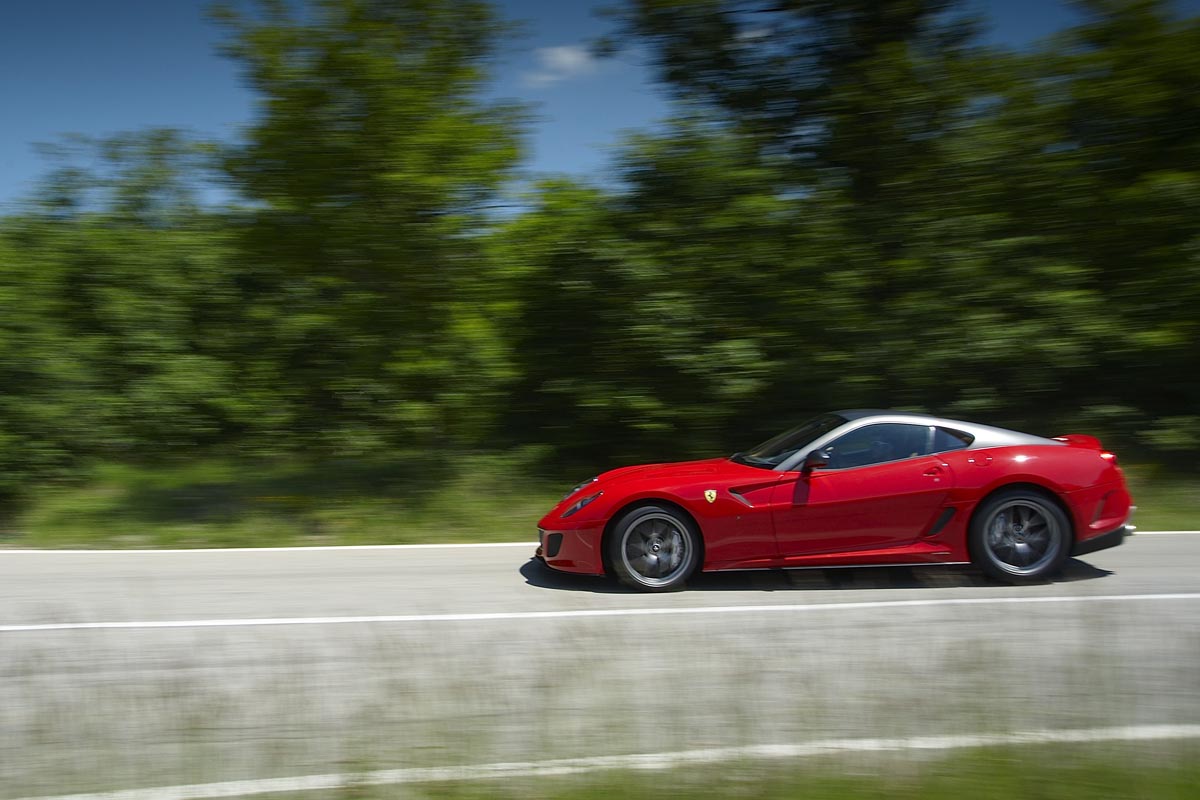 Ferrari 599 GTO panning