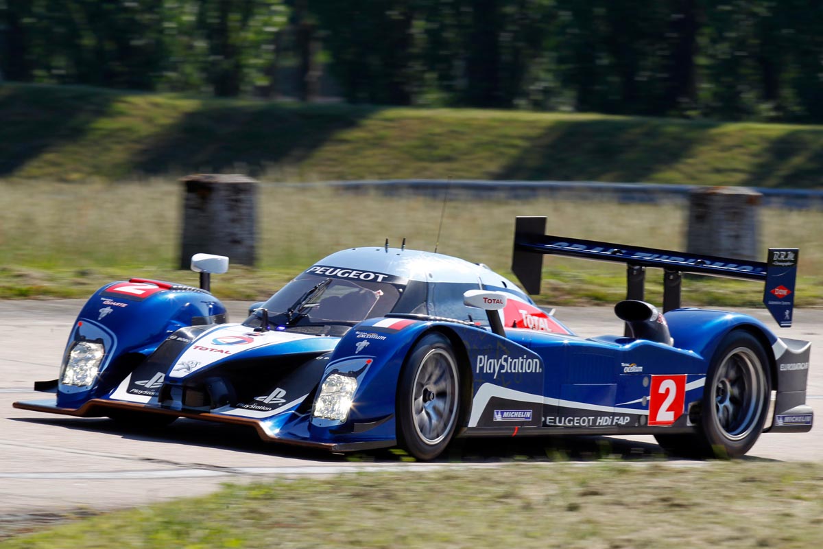 Peugeot 908 HDi FAP Le Mans cornering