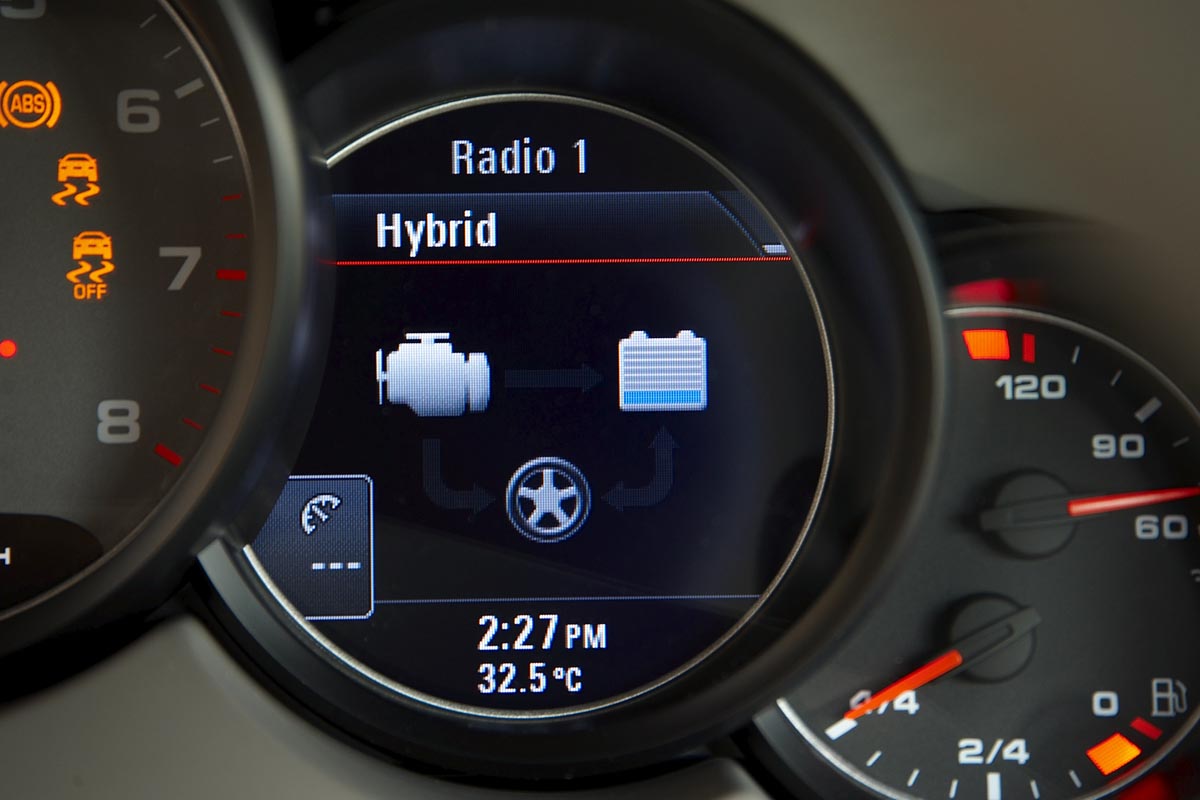 Porsche Cayenne Hybrid dial