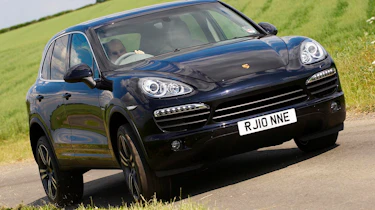Porsche Cayenne Hybrid pan corner
