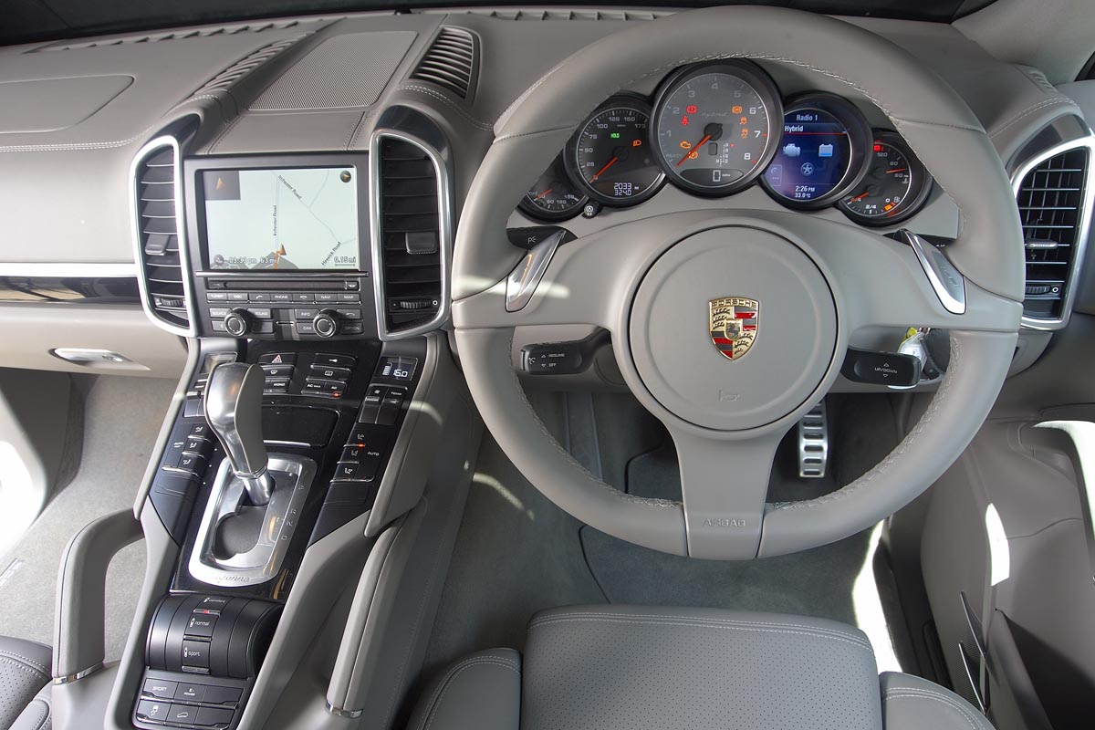 Porsche Cayenne Hybrid cabin