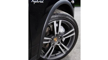 Porsche Cayenne Hybrid wheel