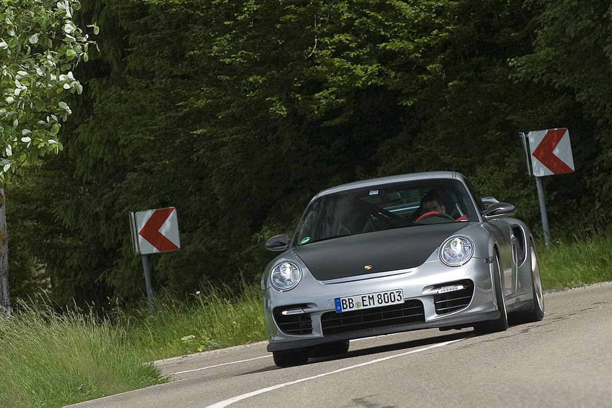 Porsche 911 GT2 RS front corner