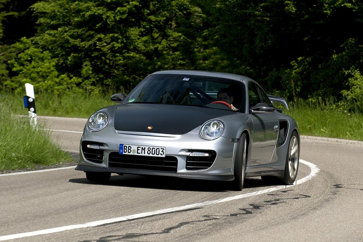 Porsche 911 GT2 RS front corner tweak