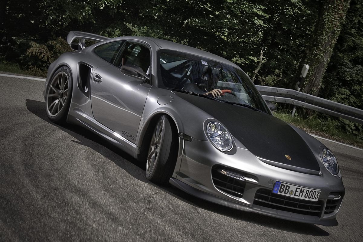 Porsche 911 GT2 RS front corner tweak