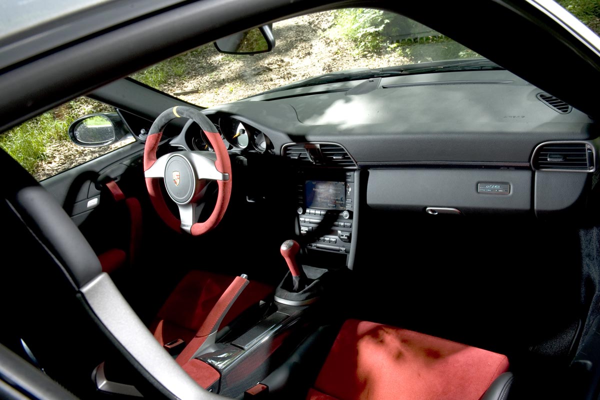 Porsche 911 GT2 RS cabin