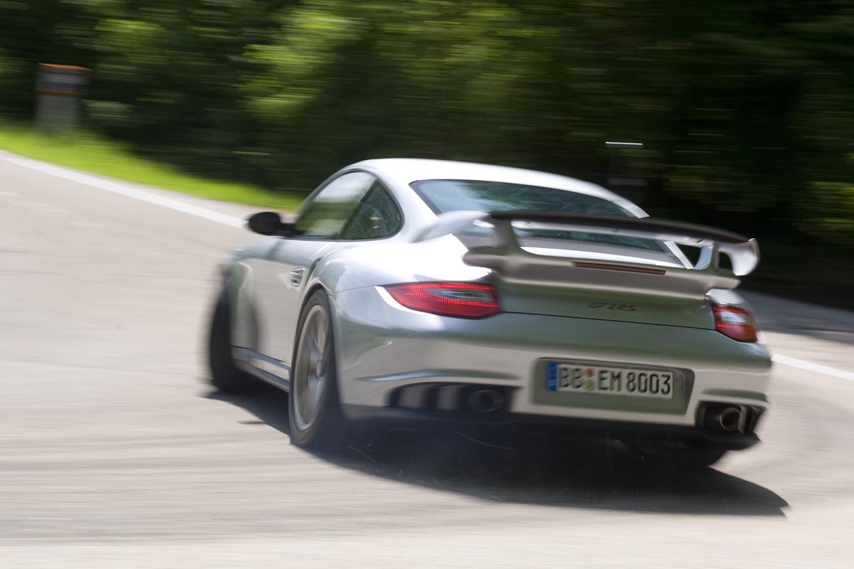 Porsche 911 GT2 RS rear corner
