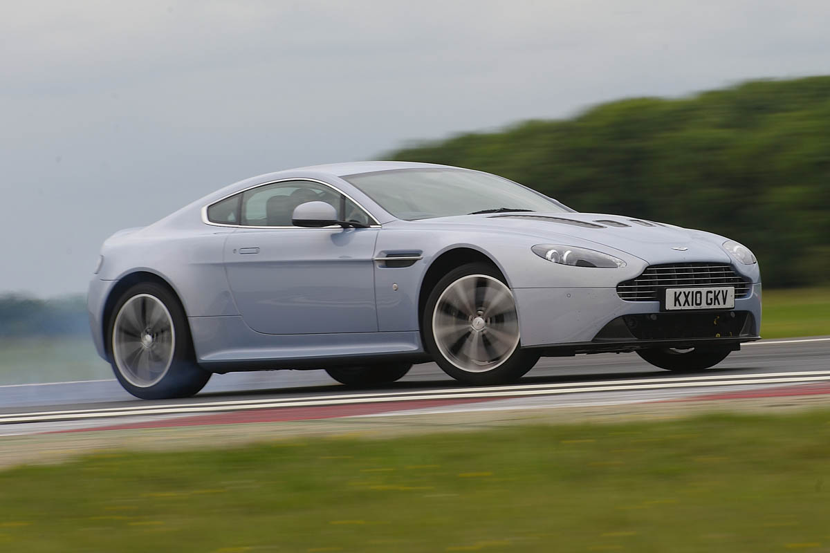 Aston Martin V12 Vantage