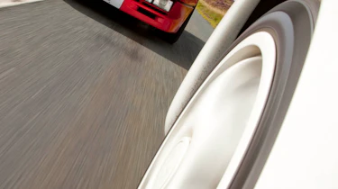 Ferrari 288 GTO v Porsche 959 video