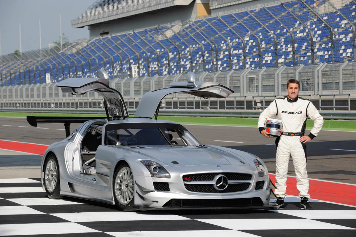 Mercedes-Benz SLS AMG GT3 racing car track video