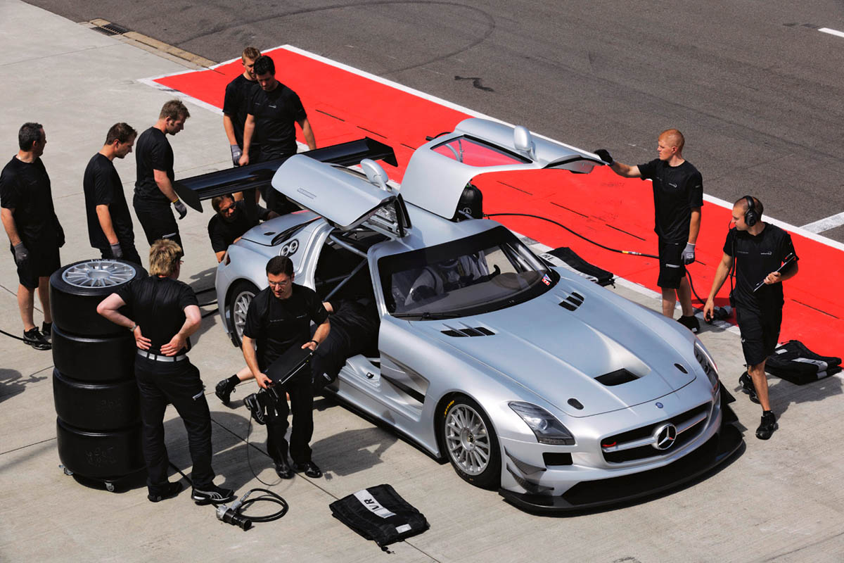 Mercedes-Benz SLS AMG GT3 racing car track video