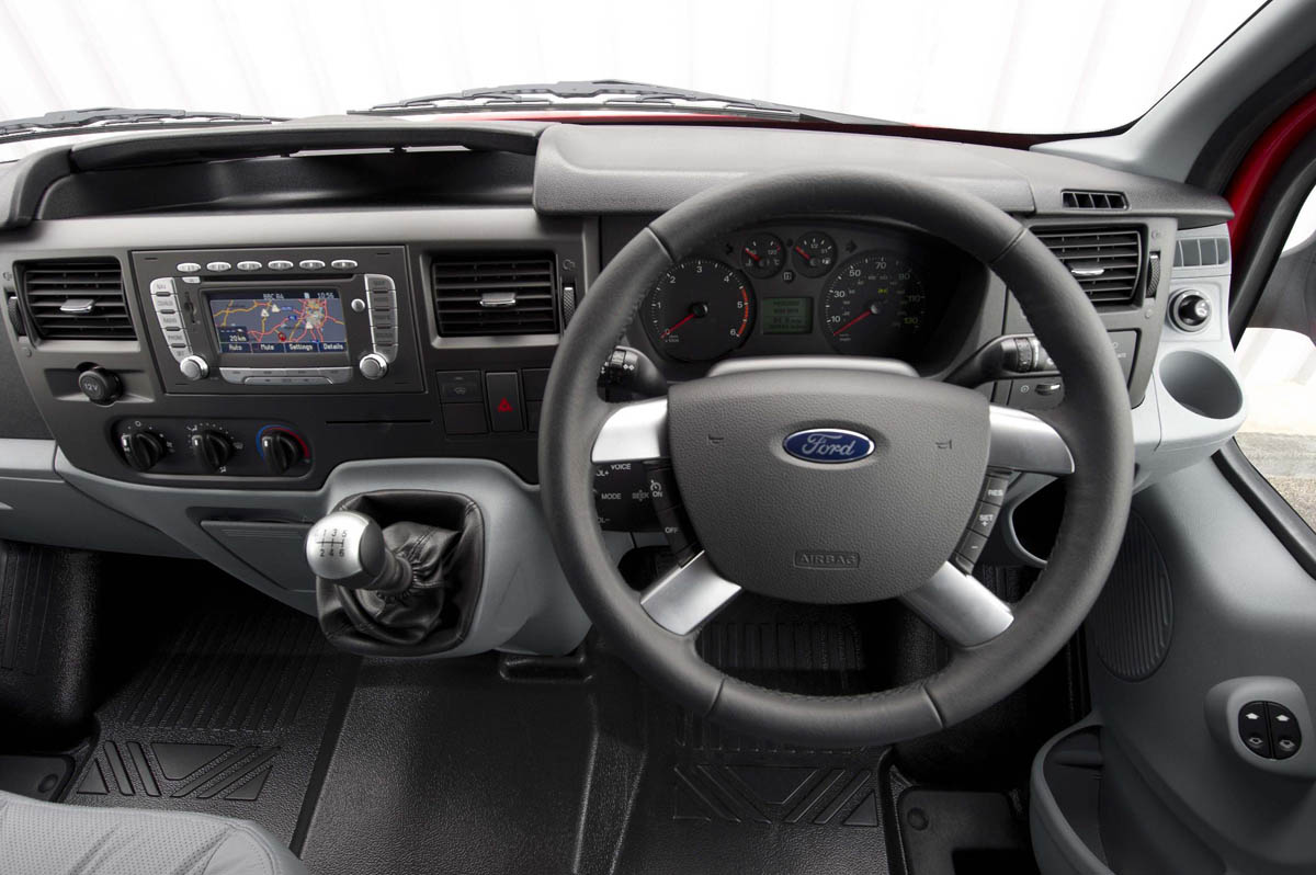 Ford Transit 2.2 TDCi Sportvan interior dashboard