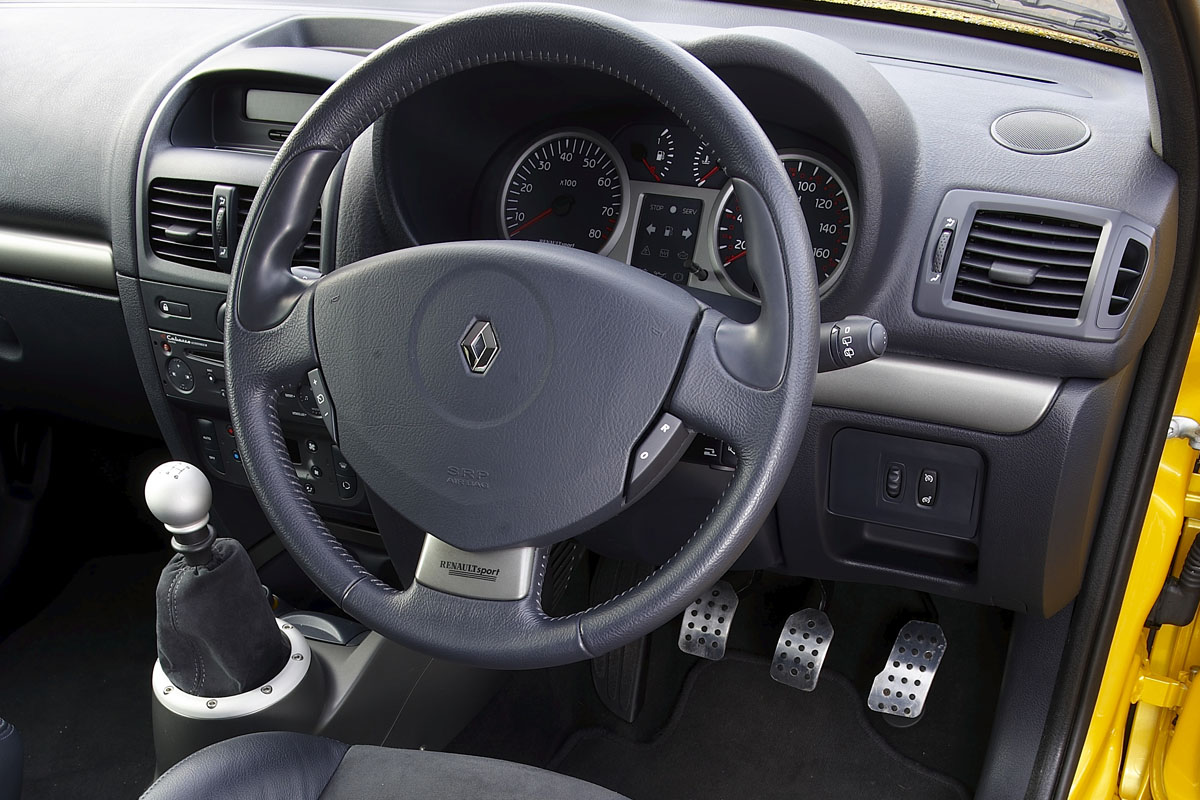 Renault Clio V6 255