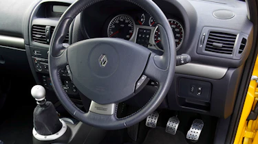 Renault Clio V6 255