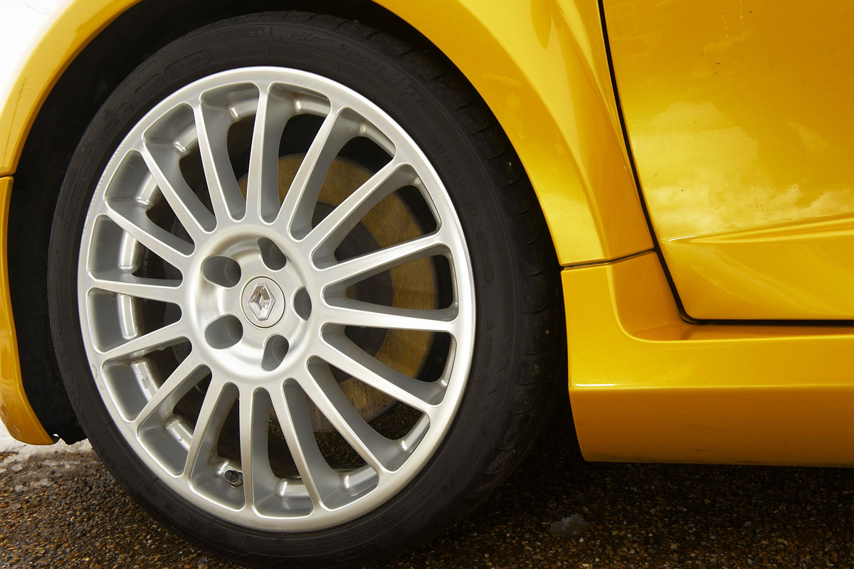 Renault Clio V6 255