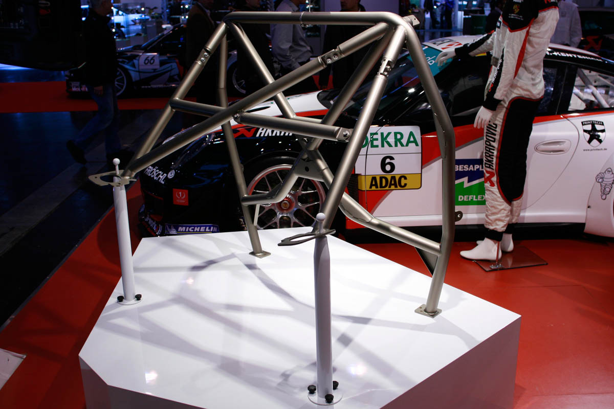 Akrapovic titanium rollcage
