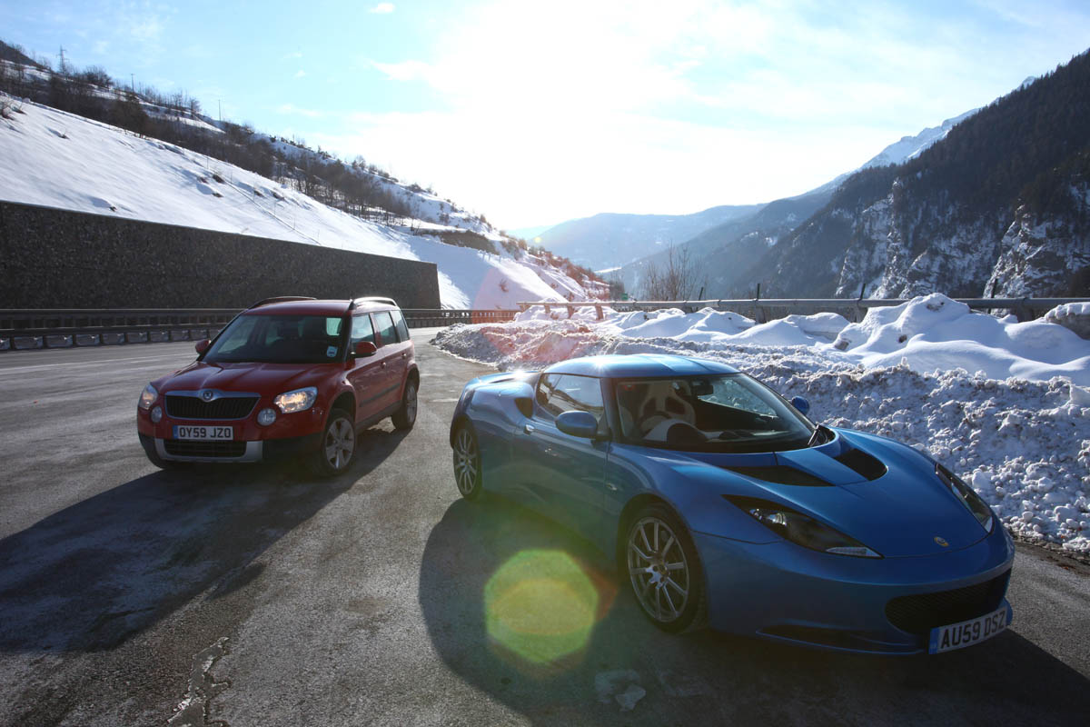 Skoda Yeti meets Lotus Evora in snow