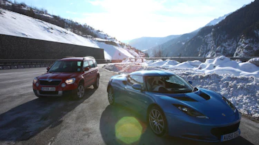 Skoda Yeti meets Lotus Evora in snow