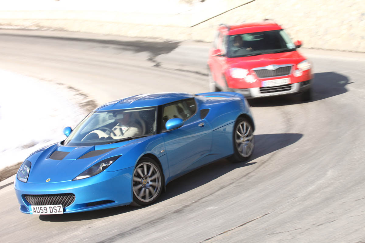 Skoda Yeti meets Lotus Evora in snow