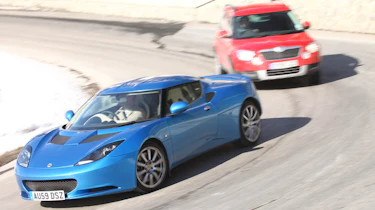 Skoda Yeti meets Lotus Evora in snow