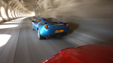 Skoda Yeti meets Lotus Evora in snow