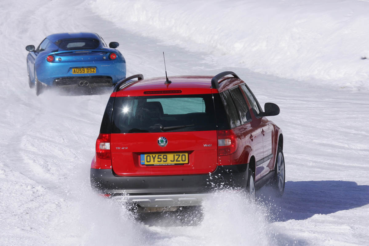 Skoda Yeti meets Lotus Evora in snow