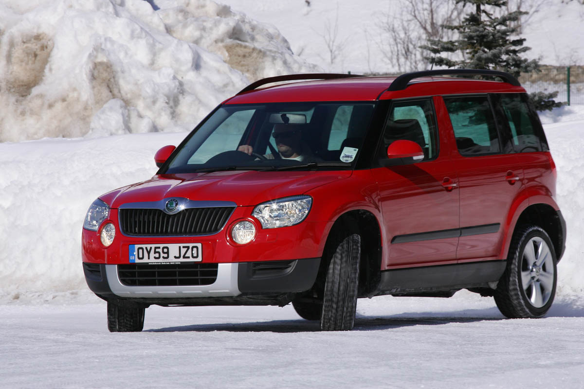 Skoda Yeti meets Lotus Evora in snow