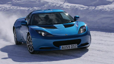 Skoda Yeti meets Lotus Evora in snow