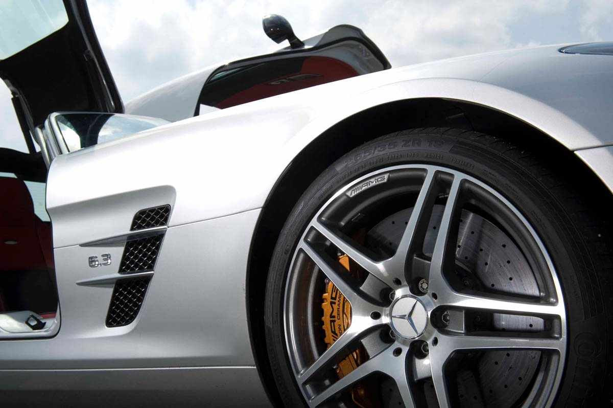 Mercedes SLS AMG v Ferrari 599, Porsche 911, Aston Martin, Audi R8 and Bristol Fighter